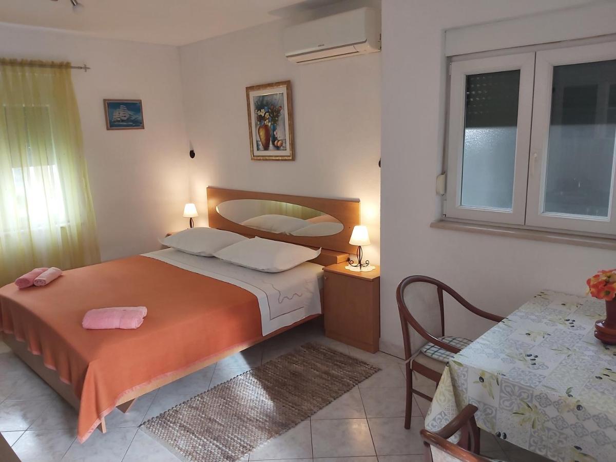 Seaside Apartment For 2 P Trogir Bagian luar foto
