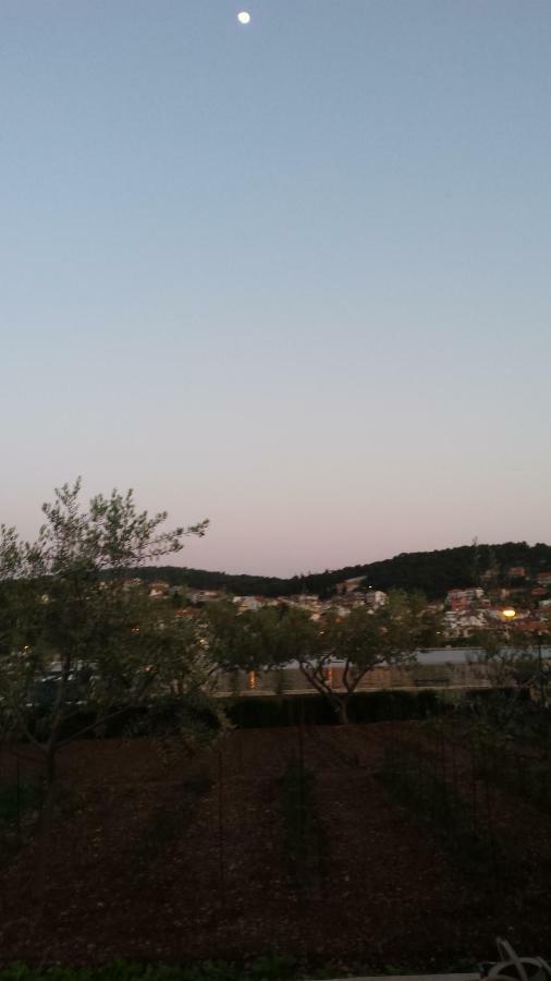 Seaside Apartment For 2 P Trogir Bagian luar foto