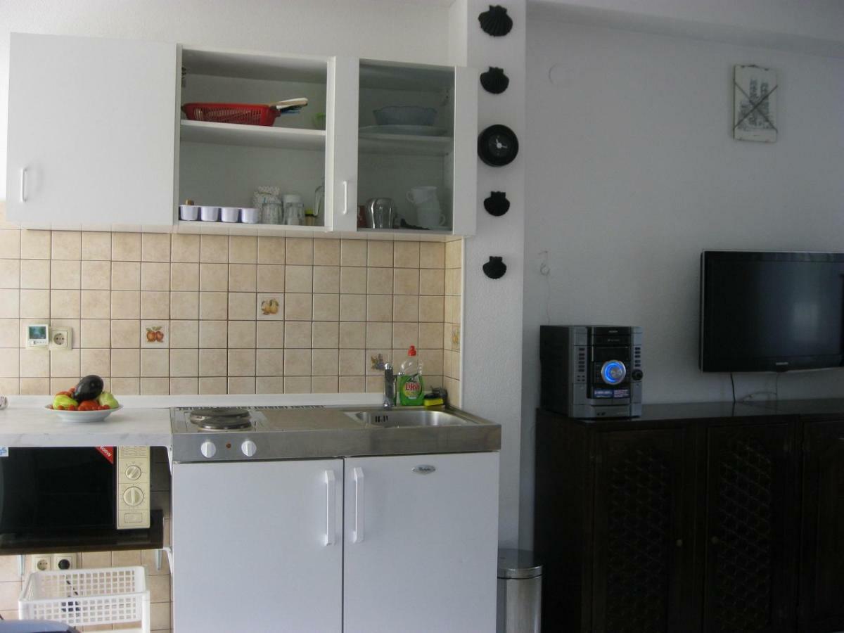 Seaside Apartment For 2 P Trogir Bagian luar foto