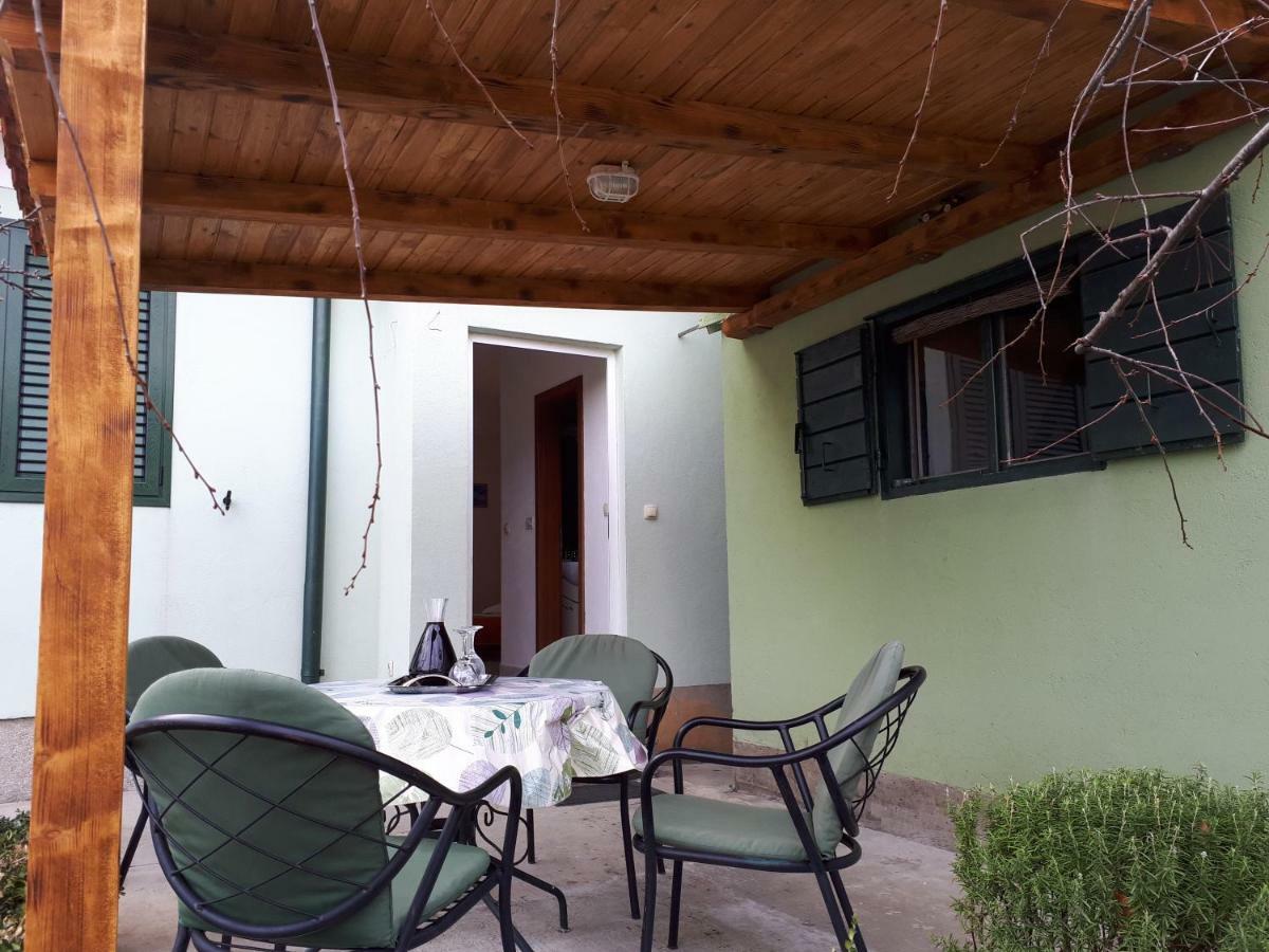 Seaside Apartment For 2 P Trogir Bagian luar foto